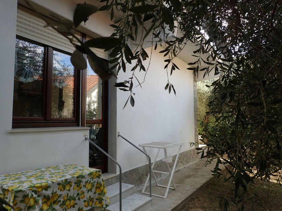 Casetta tra gli Ulivi vicina al Mare Giustenice Esterno foto